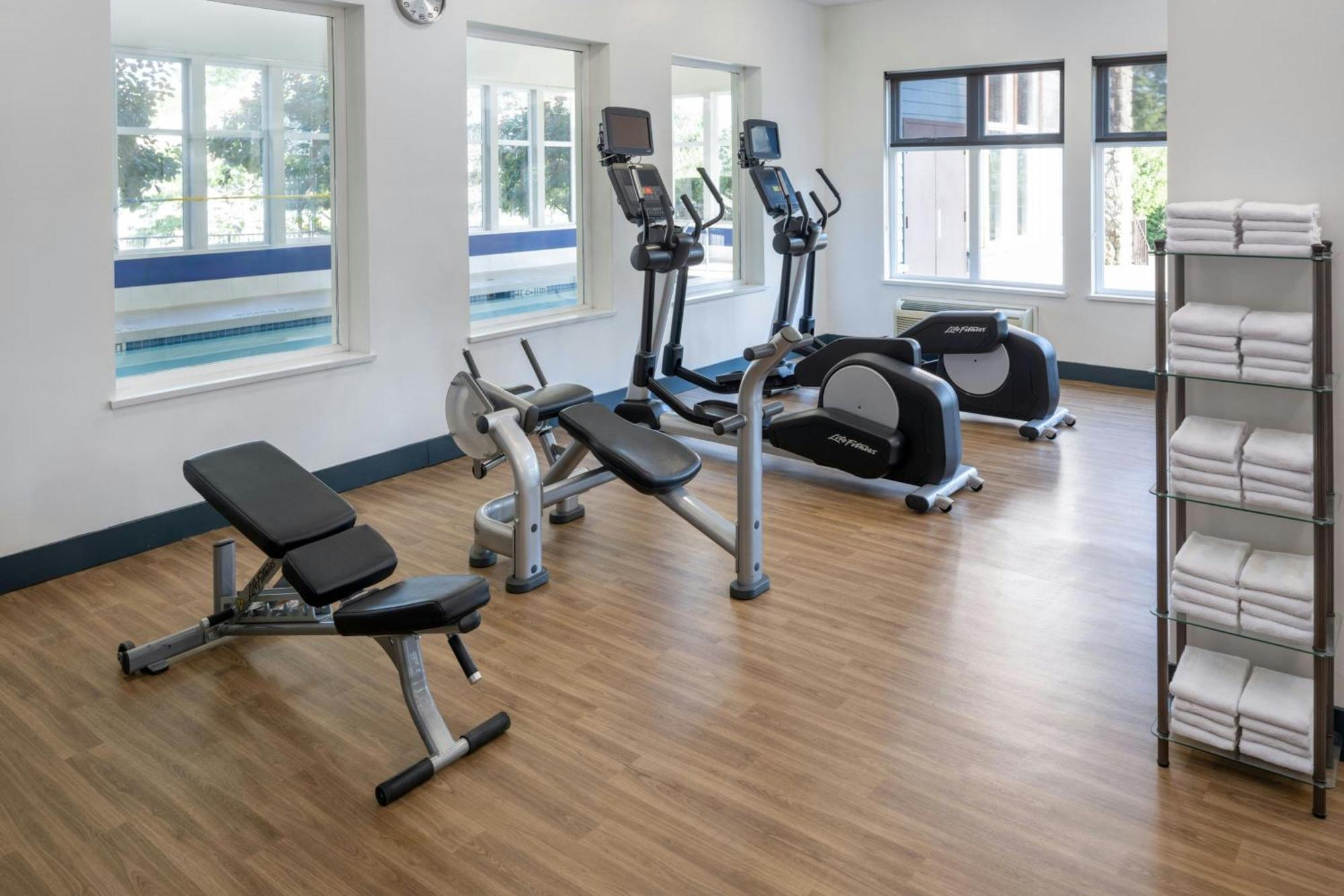 Four Points By Sheraton Victoria Gateway Langford Esterno foto